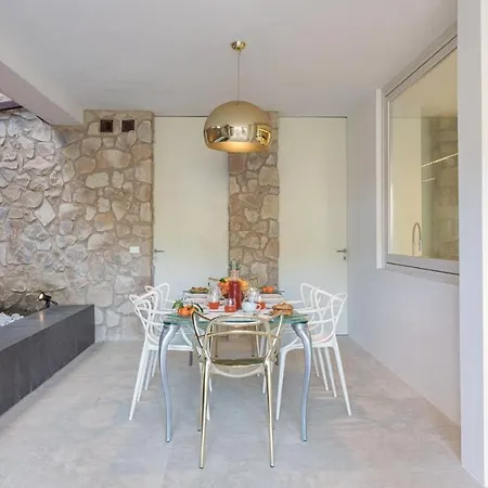 Villa Le Mandrie 7&2, Emma